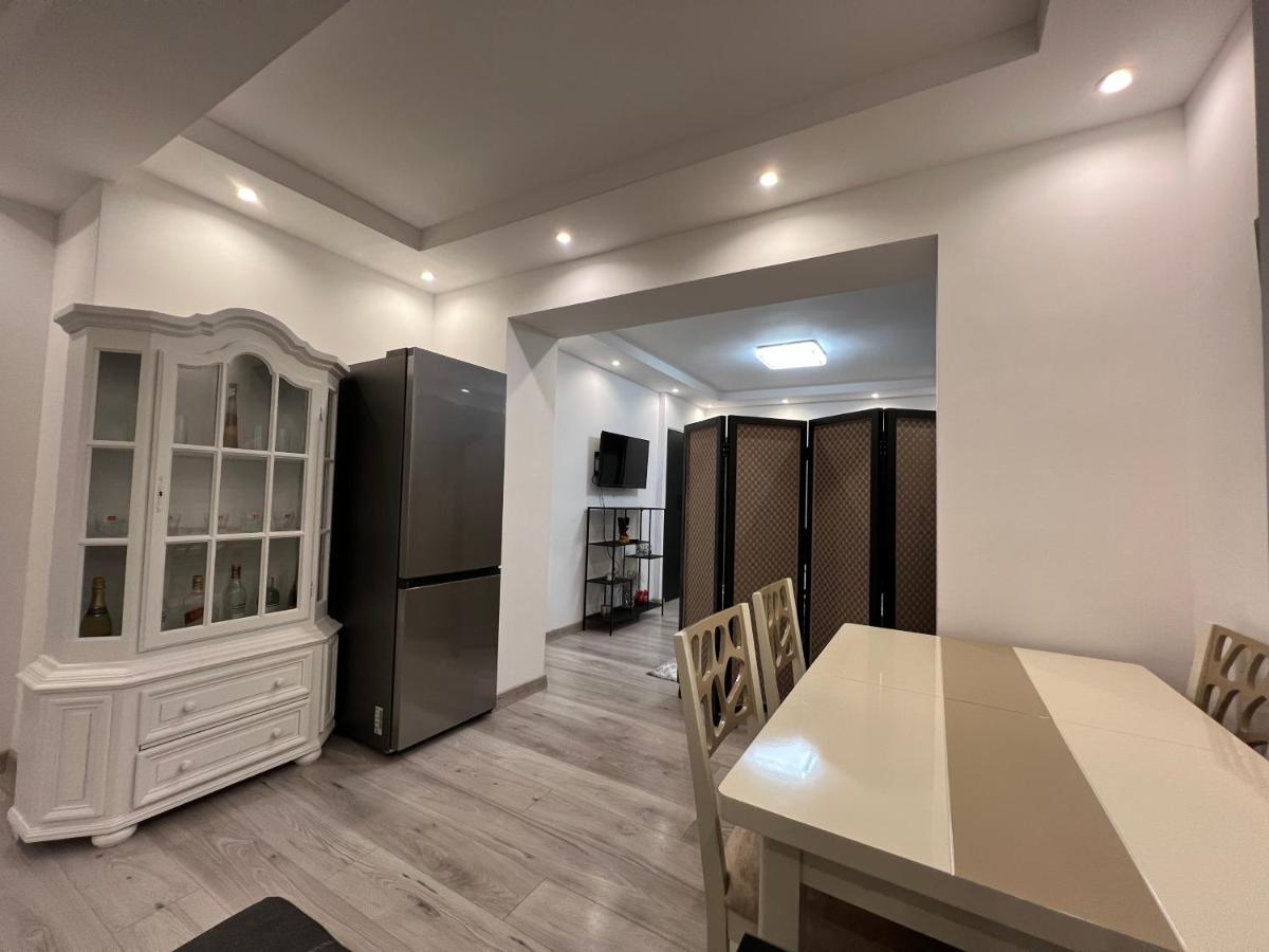 Apartment Tirana On Myslym Shyri Exterior foto